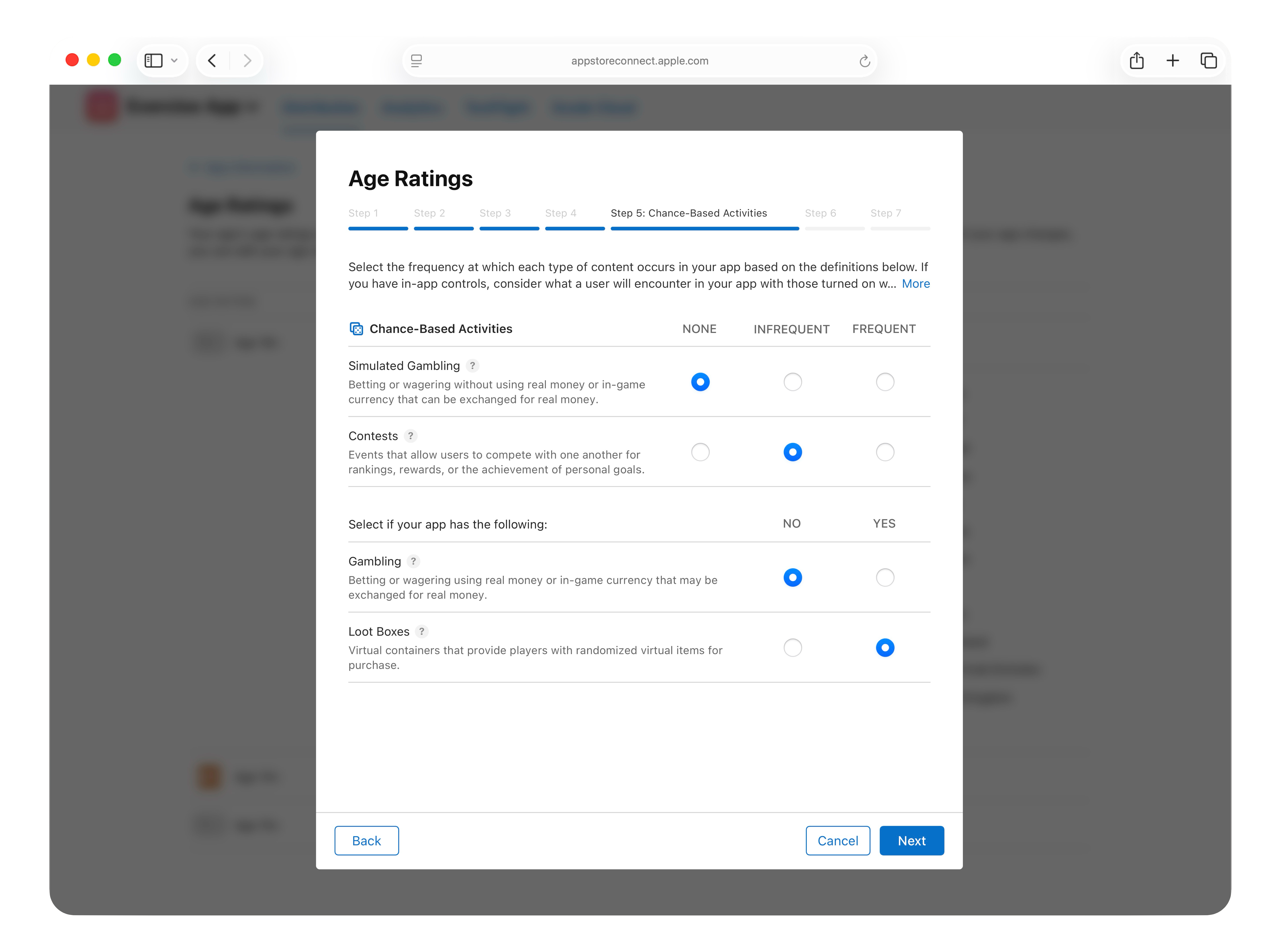 “5단계: 우연에 기반한 활동”이라는 이름의 “연령 등급” 대화 상자를 보여주는 스크린샷입니다. 이는 “가상 도박”이나 “시합”과 같은 우연에 기반한 활동들을 나열합니다. 각 옵션에는 “없음”, “드문” 및 “빈번”을 선택할 수 있는 버튼이 있습니다. “앱에 다음이 있는 경우 선택합니다.” 섹션 하단에는 “도박” 및 “랜덤 박스” 옵션과, “예” 및 “아니요”를 선택할 수 있는 버튼이 함께 나열되어 있습니다. 대화창의 왼쪽 하단에는 “뒤로” 버튼이 자리 잡고 있으며, 대화창의 오른쪽 하단에는 “취소” 및 “저장” 버튼이 있습니다.