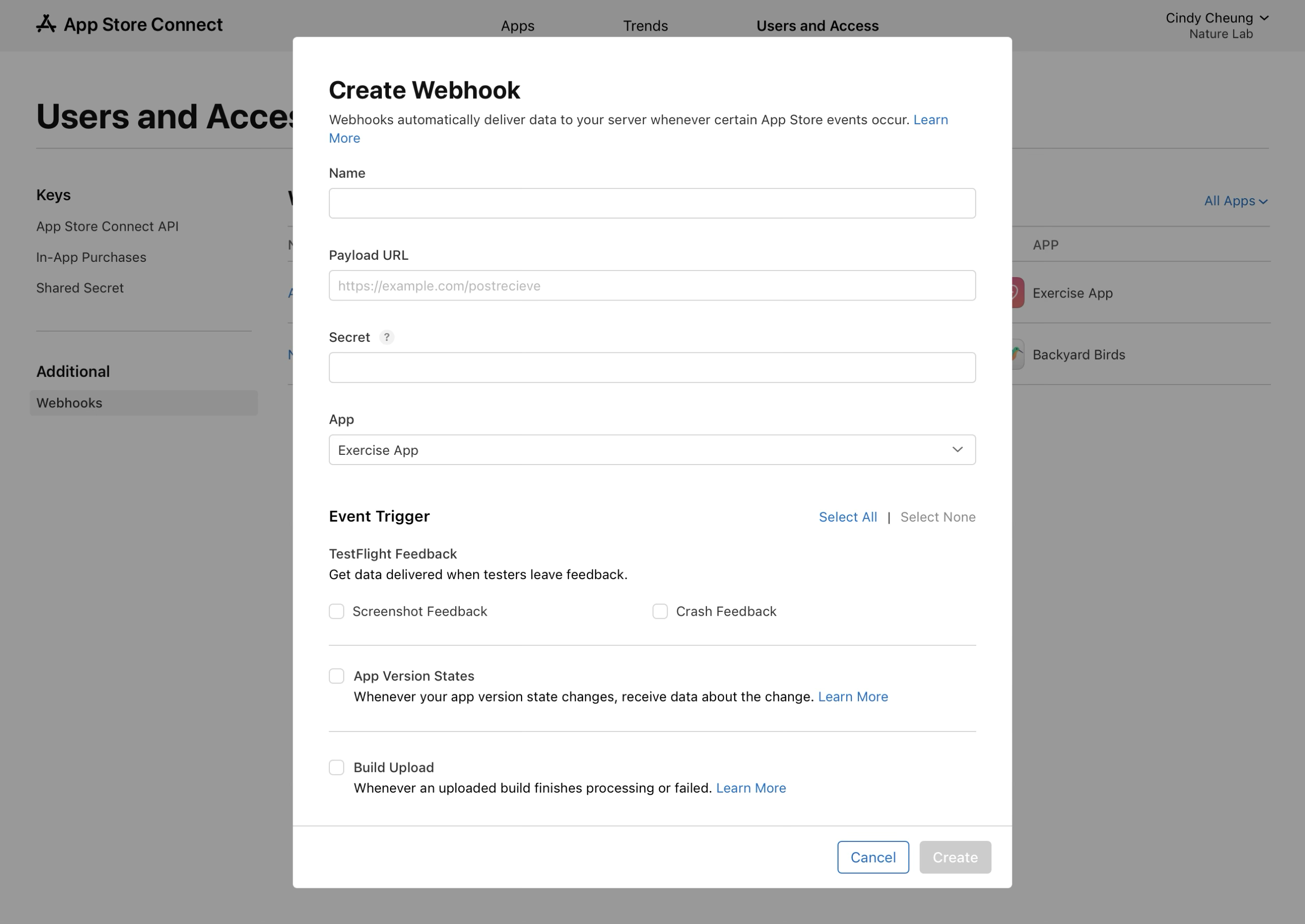 截屏为一个填写表，包含“名称”、“有效载荷 URL”、“密钥”和带有下拉菜单的“App”栏。下方可选择触发事件。